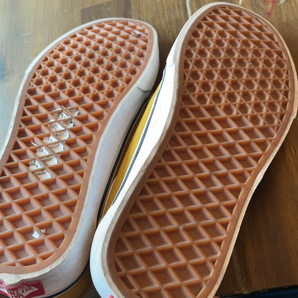 Yellow vans - Picture 4 of 4
